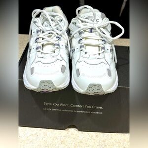 Vionic 23 Walk White w/purple Sneakers Womens 8.5 Wide